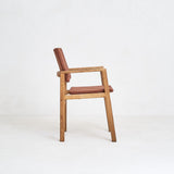 silla madera y terracota