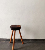 Taburete artesanal Low Stool by Camino de la Talla