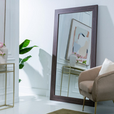 ESPEJO DE SUELO DE MADERA OSCURA