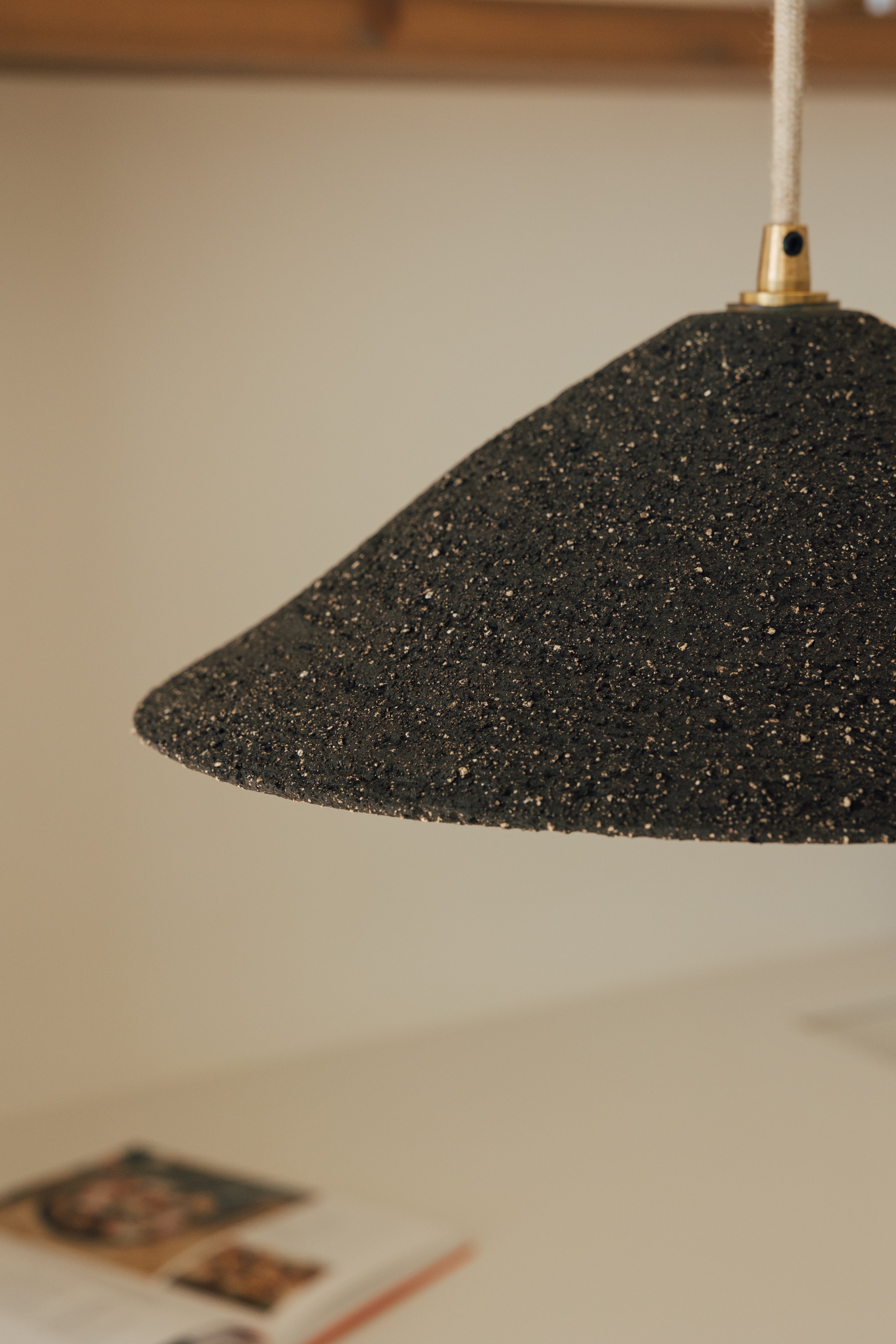 Lámpara Colgante de Cerámica Negra Es Vedrà