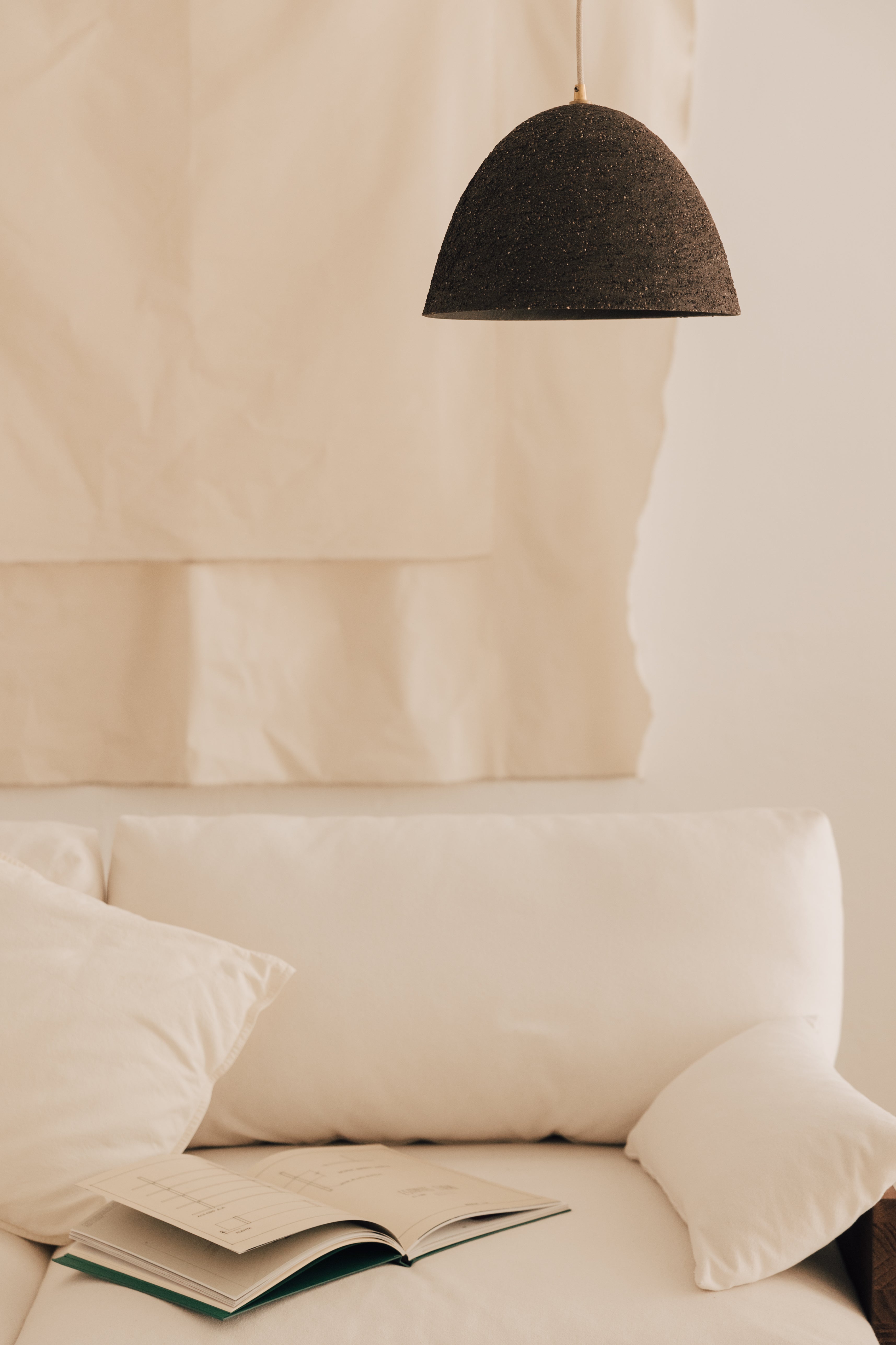 Lámpara Colgante de Cerámica Negra Portinatx