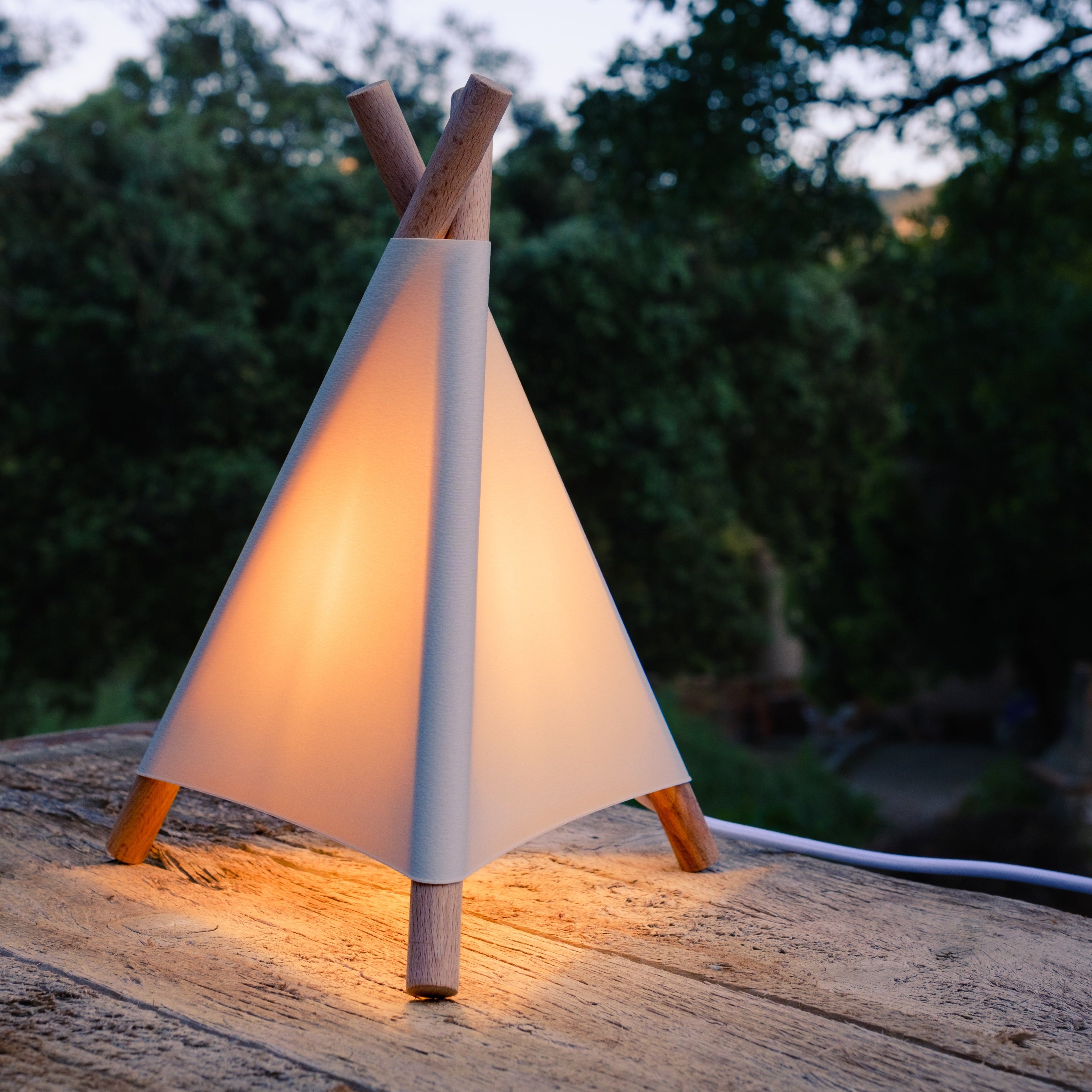 Lámpara de mesa Tipi regulable