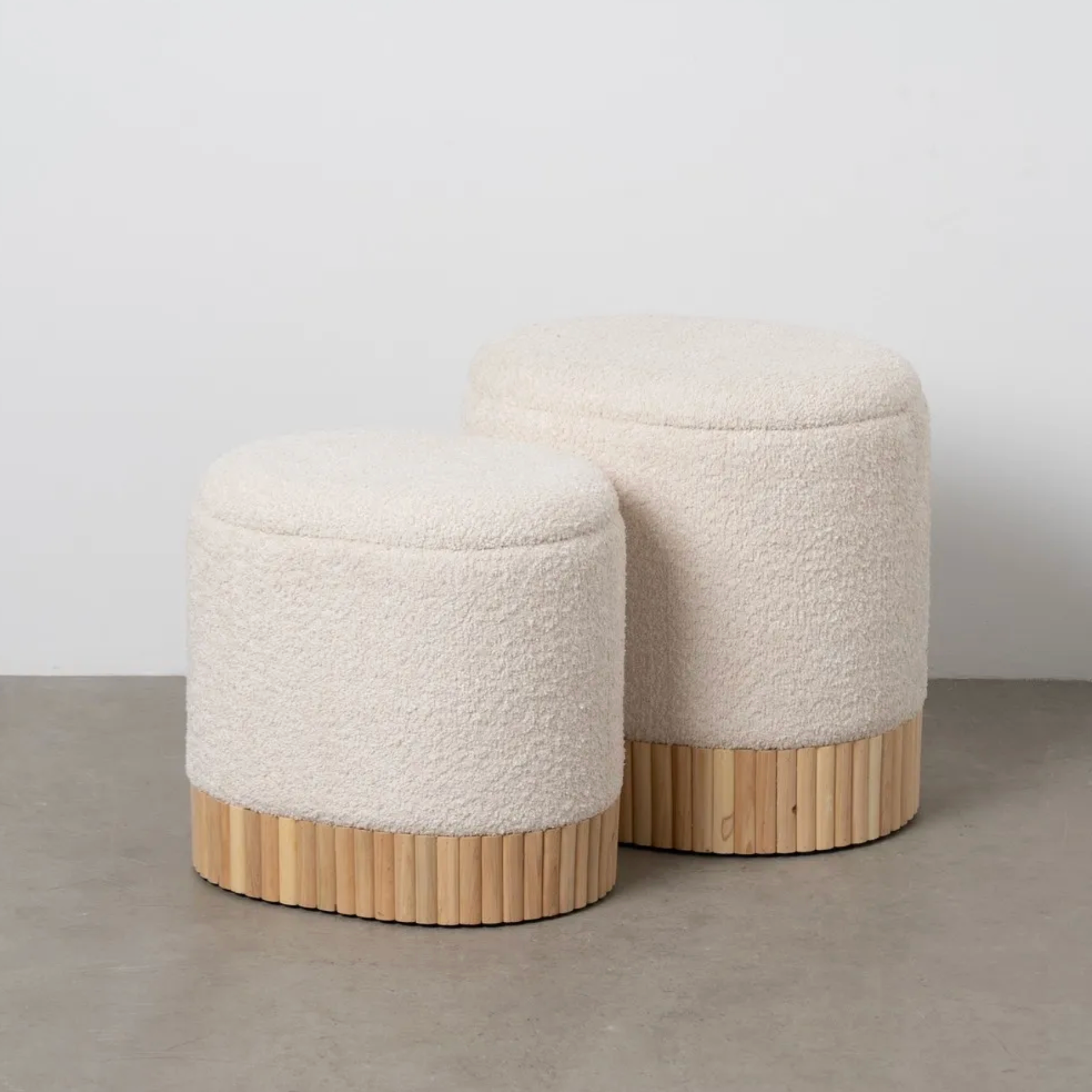 puff boucle y madera
