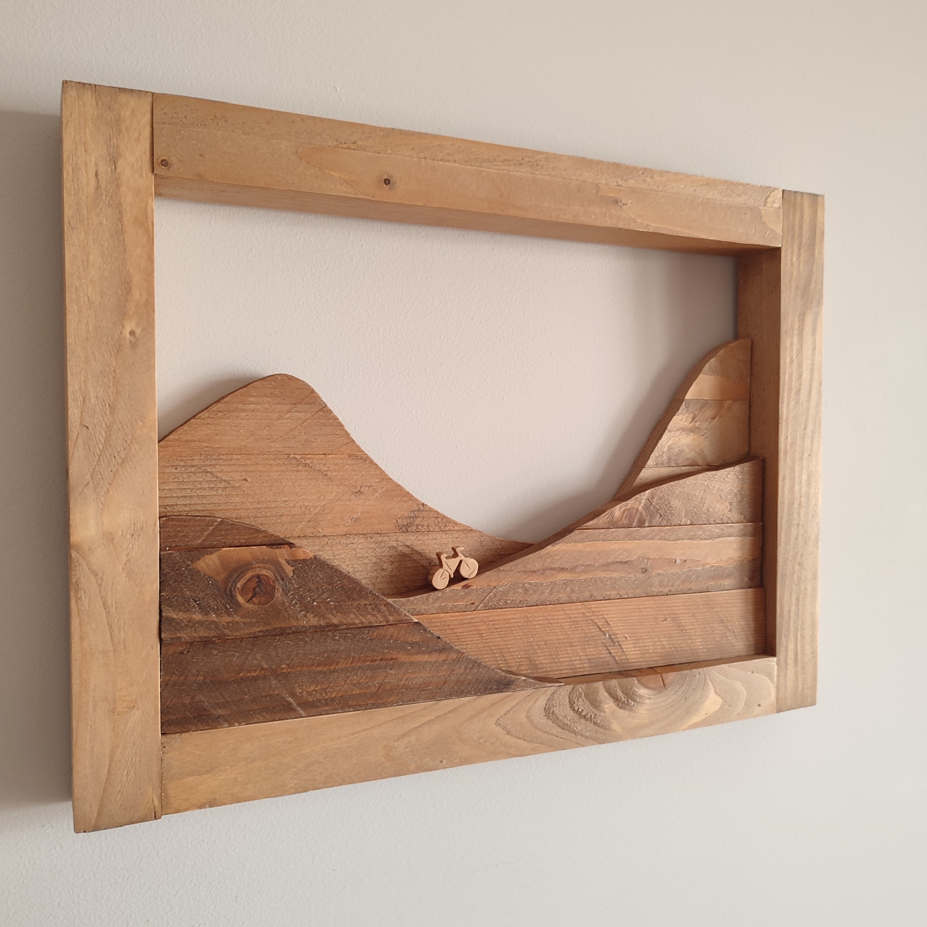 cuadro madera ciclista