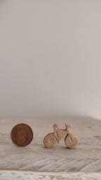 Paseo en bici entre montañas - Decoración madera artesanal