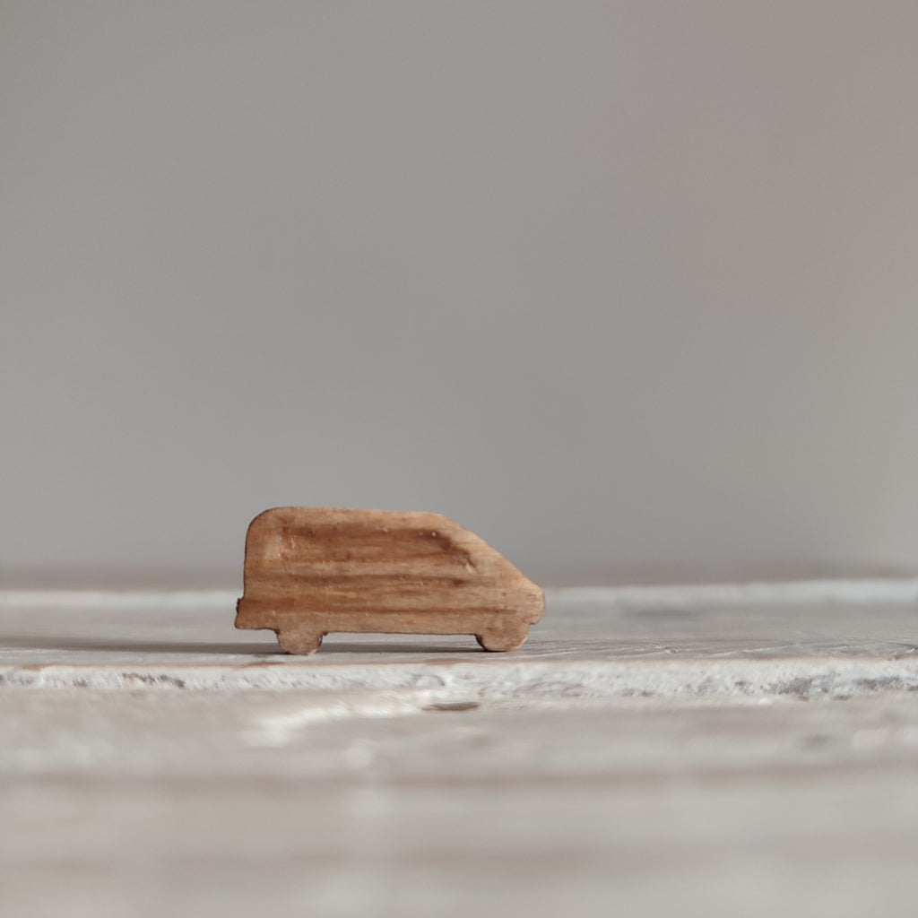 Bosque con furgoneta viajera - Decoración artesanal de madera