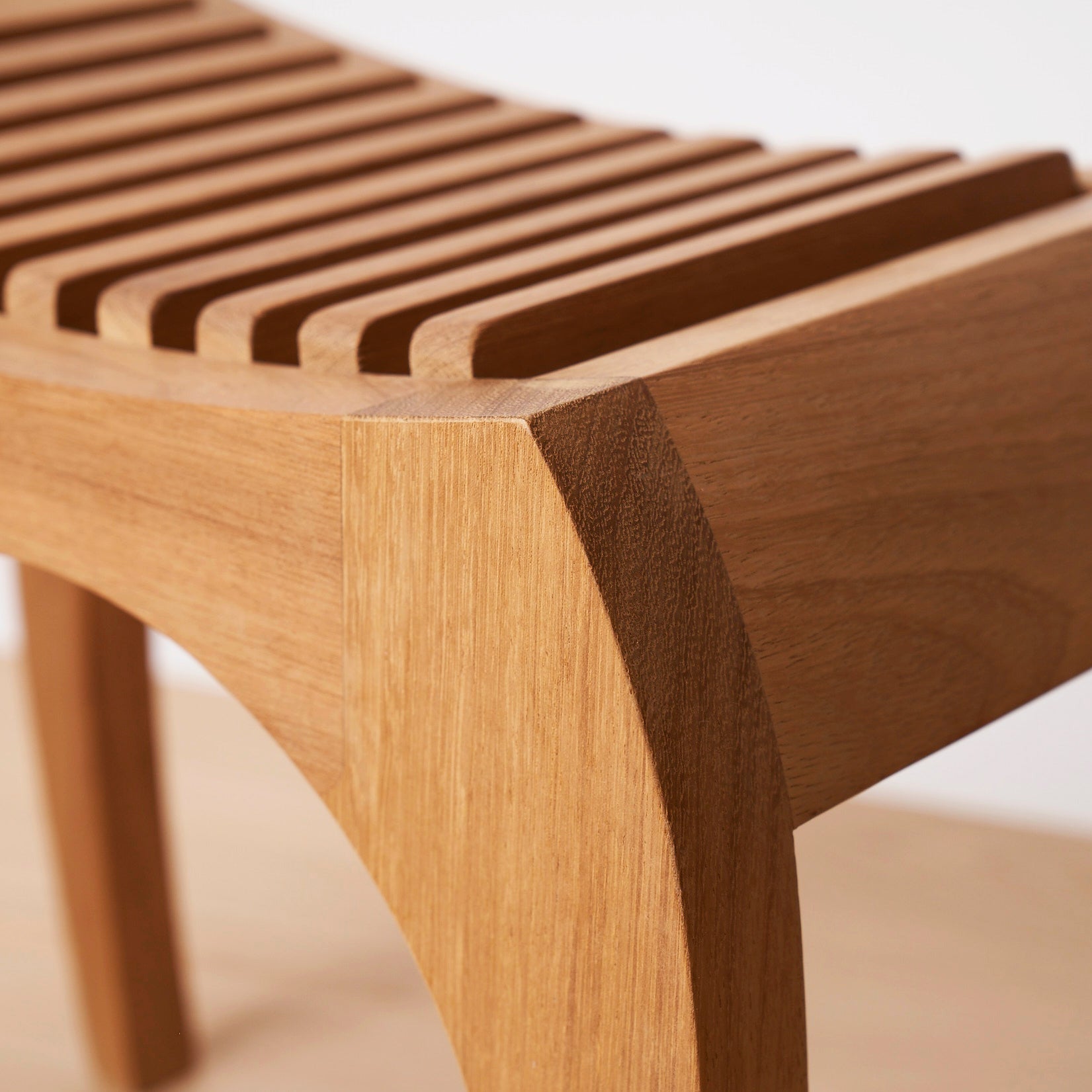 banqueta rumbo madera iroko