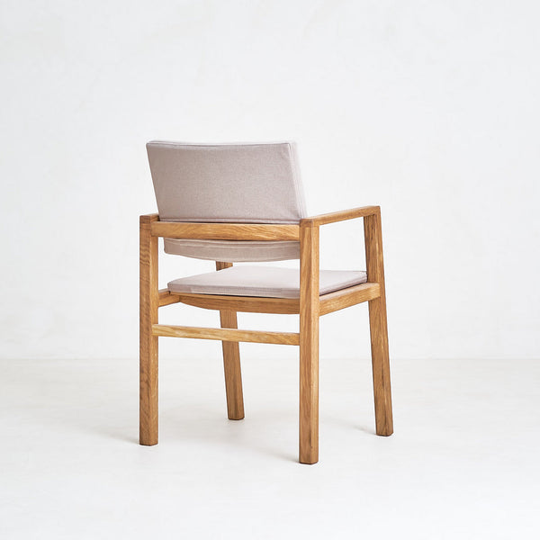 silla madera y beige diseño