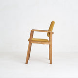 silla diseño mostaza y madera