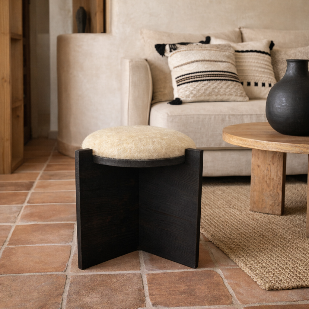 Taburete artesanalmadera roble y fieltro lana