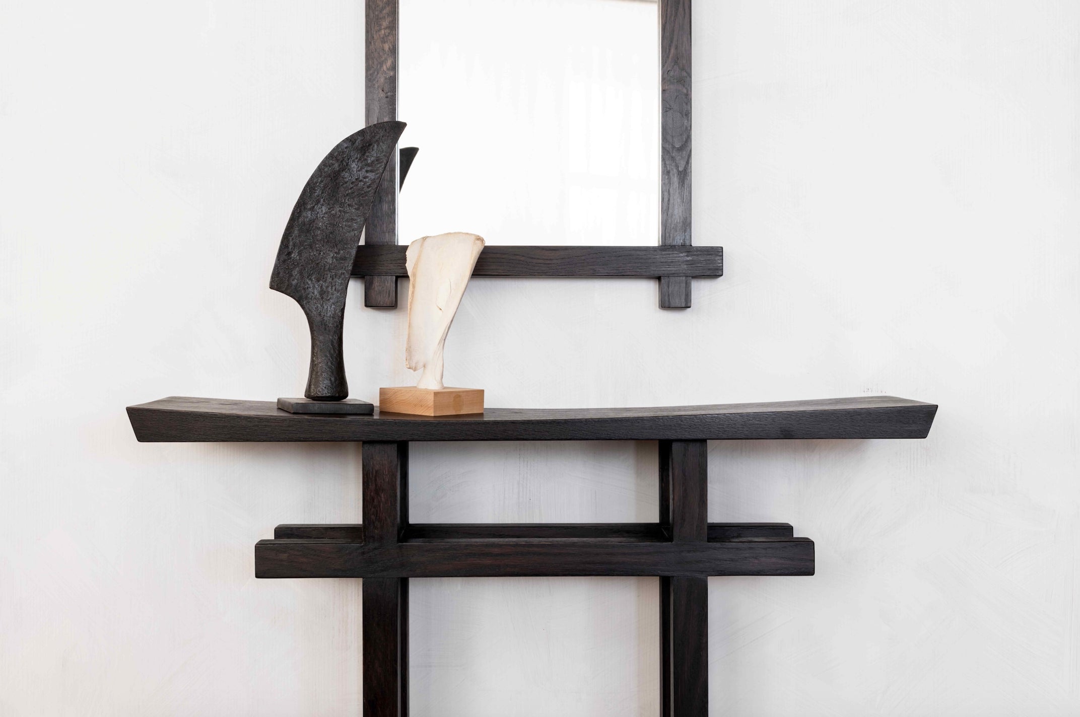Tori wooden console 