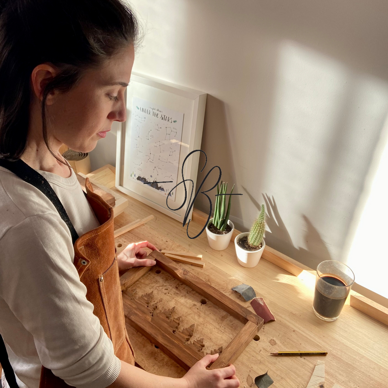 Tallas de madera para decorar la pared en Toaster Home y su Desginer Room