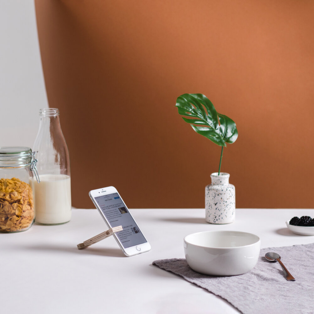 Soporte para móvil en madera EL DEHOOK