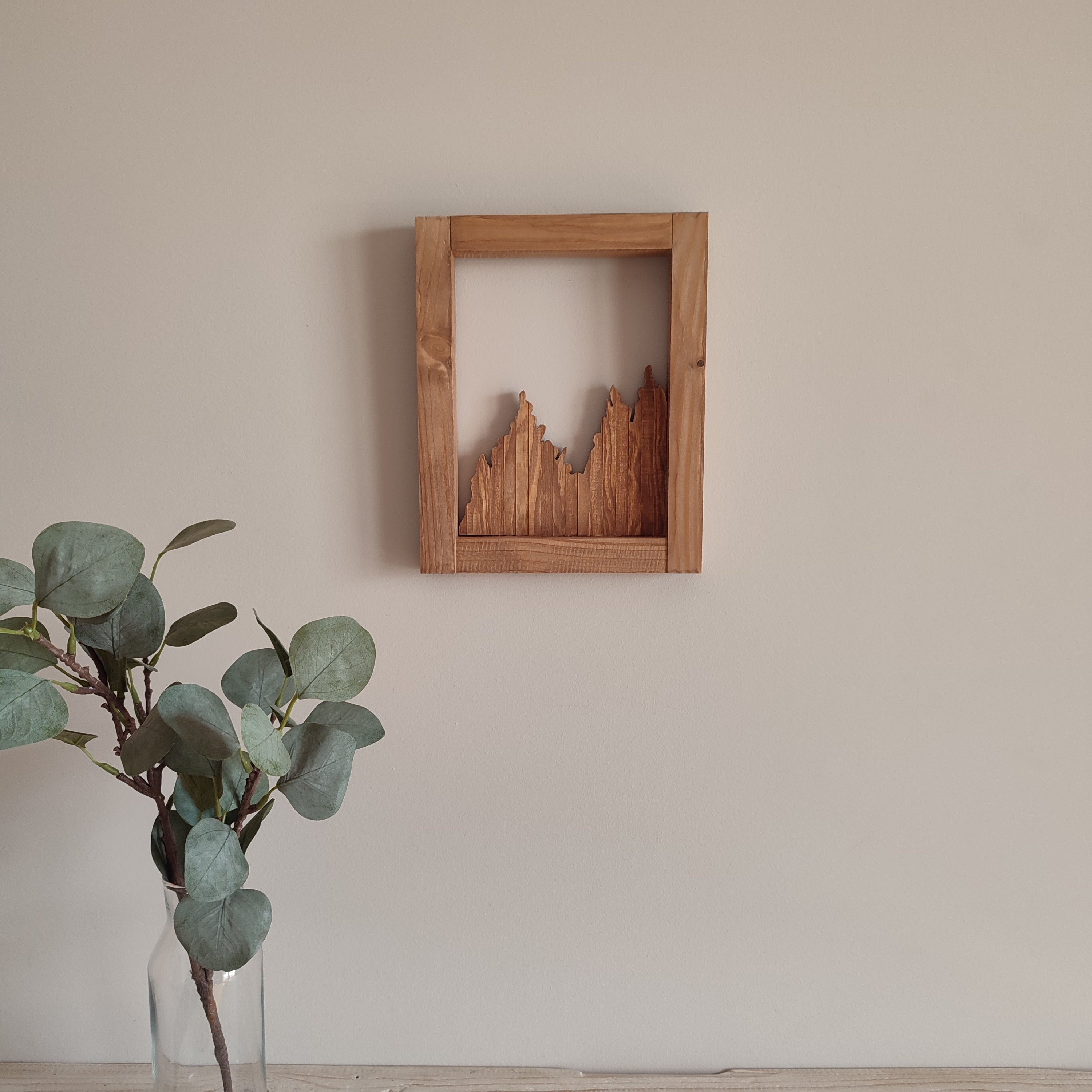 Silueta del Bosque Perdido - Decoración de madera artesanal