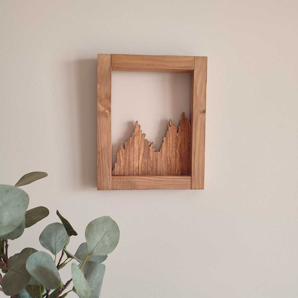 Silueta del Bosque Perdido - Decoración de madera artesanal