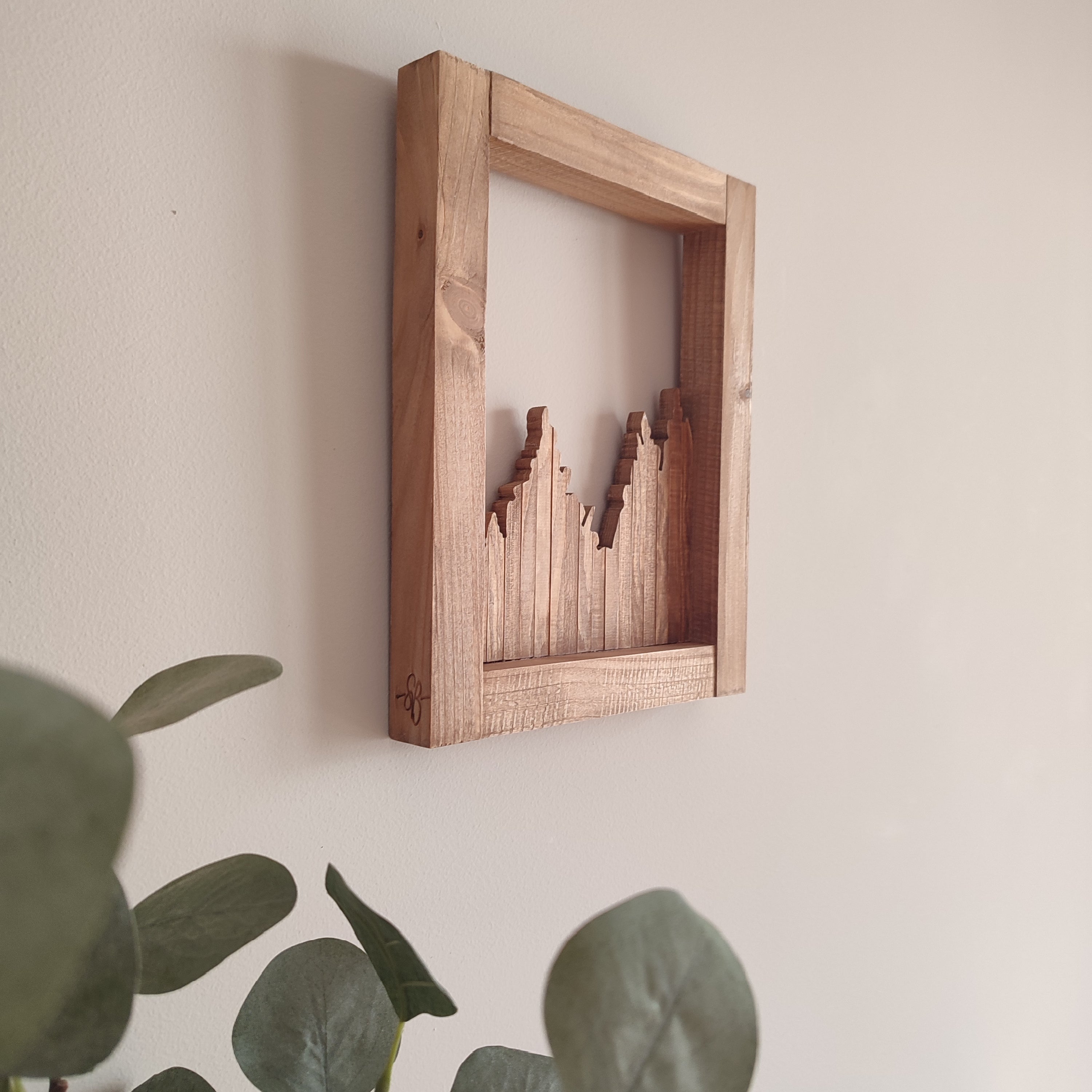 Silueta del Bosque Perdido - Decoración de madera artesanal